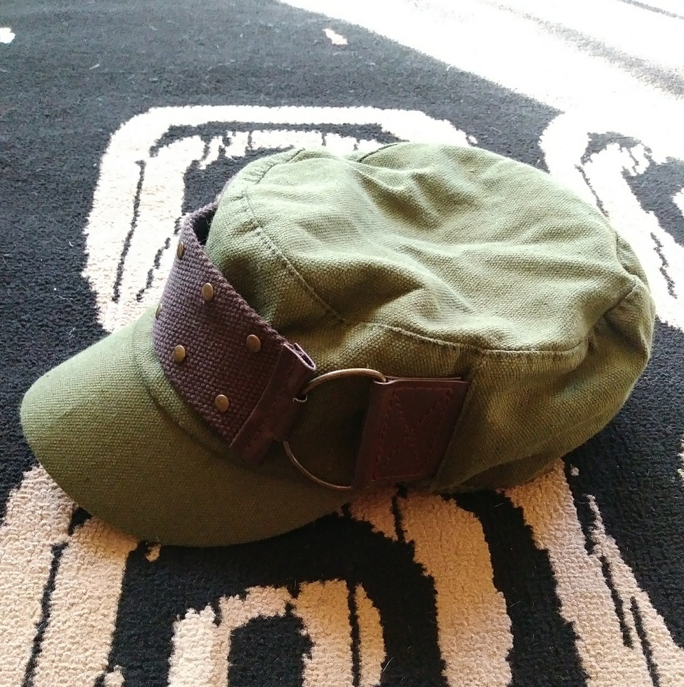 Jessica Simpson hat
